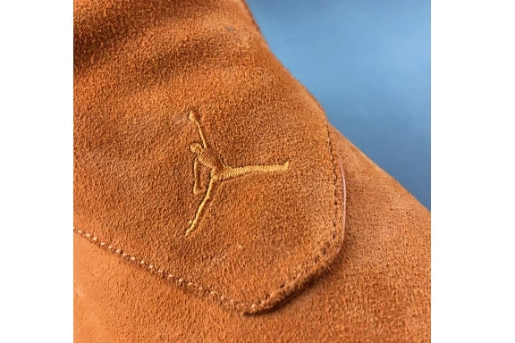  AA2494-801 AA2494-801 Jordan Orange Campfire 18 Retro 0825